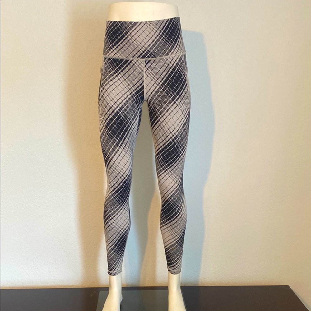 Athleta Black and Cream Textured Patterned Tights